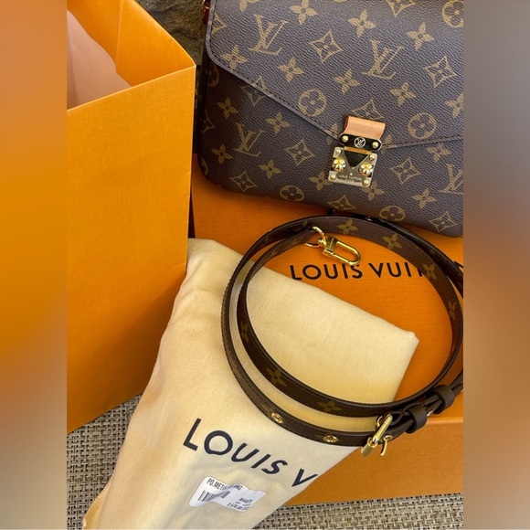 LOUIS VUITTON • M44875 • Pochette Métis
• Monogram Purse Bag - Picture 3 of 13